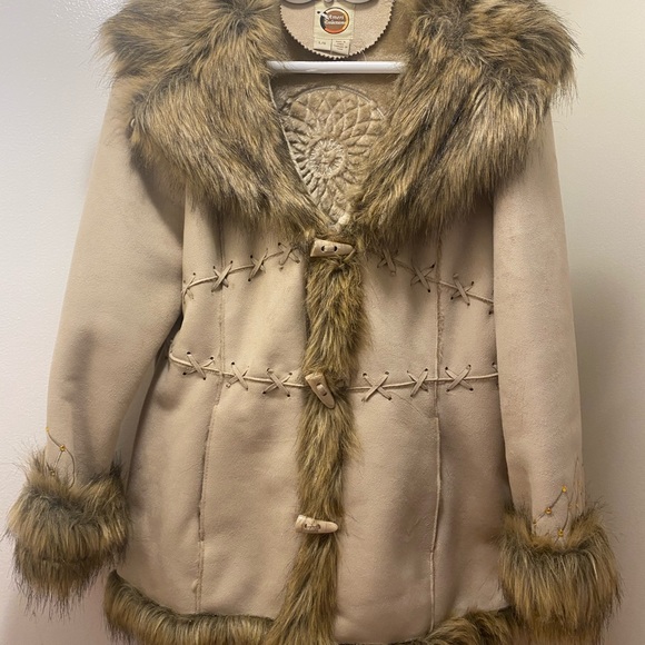 Beautiful Coat with Faux Fur Trim and Dream Catcher emblem on the back. - Picture 2 of 6
